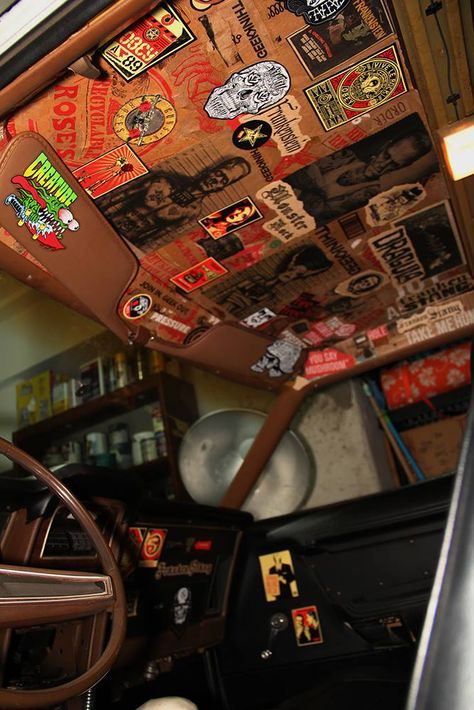 Punk Car Interior, 2000s Car Aesthetic, Red Aesthetic Car, Car Interior Decor Aesthetic, Car Ideas Aesthetic, Diy Car Interior, Organizing Car, 1972 Mustang, Cookies House