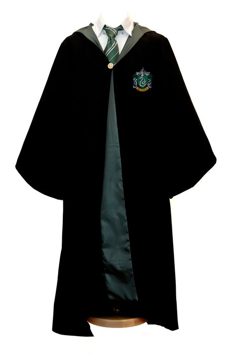 Harry Potter Wizard Robe Cloak Slytherin  The drawing of this dress was made ​​by professional costumers from Warner Bros. Harry Potter movies archives.  This is the real Slytherin wizard dress from Harry Potter movies. Every details have been studied to improve the quality of this costume, fabric, cut, size sleeves...  Comes with: - magic wand pocket - the Slytherin patch - adjustable snap button  http://www.cinereplicas.com/ Slytherin Cosplay, Slytherin Uniform, Harry Potter Uniform, Slytherin Costume, Wizard Robe, Hogwarts Robes, Harry Potter Robes, Slytherin Clothes, Slytherin Outfit