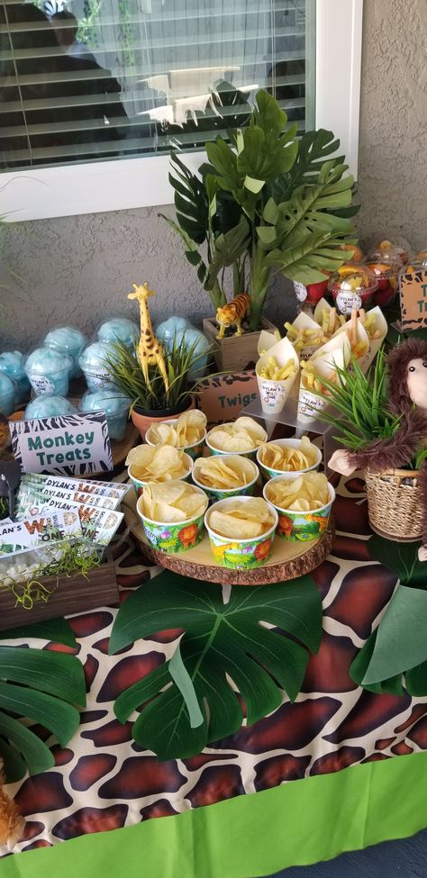 Two Wild Candy Table, Zoo Food Ideas, Jungle Food Ideas, Party Hot Dogs, Safari Candy Table, Safari Themed Food, African Safari Party, Safari Snacks, Jungle Food