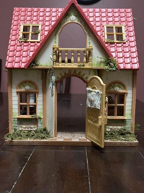 Sylvanian Families House Diy, Calico Critters Red Roof Cozy Cottage, Sylvanian Family House, Sylvanian Families Cottagecore, Sylvanian Families Custom House, Sylvanian Family Aesthetic, Sylvanian Families House, Sylvanian Families Caravan, Sylvanian Families Photography