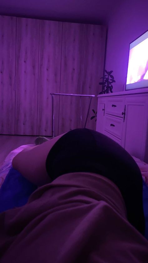 Arching Your Back Pictures Snapchat, Arch Pics Snap Bed Black, Fake Snaps Night Room Bed, Thigh Pics With Led Lights, Laying In Bed Snap, Arch Pics Snap Bed, Gorditas Aesthetic, Arch Pics Snap, Shower Snaps