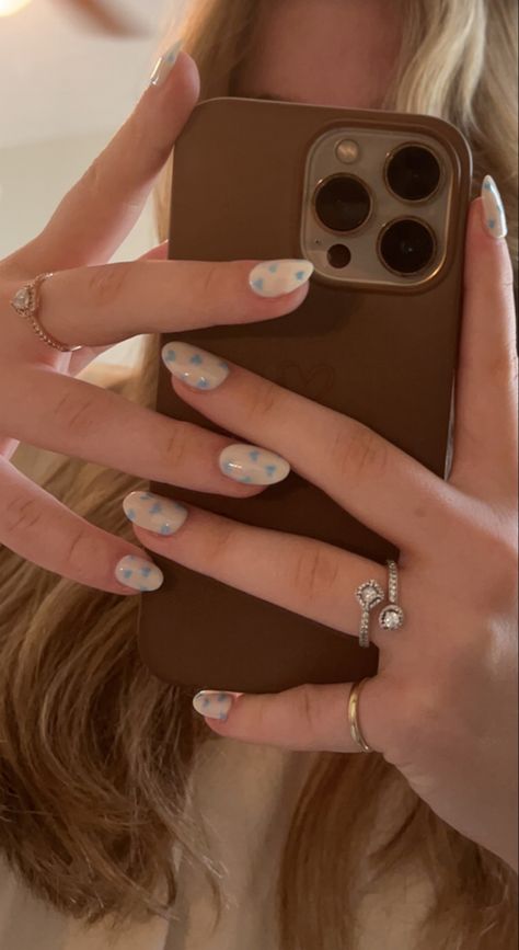 Small Nails Ideas Aesthetic, Nail Aesthetic Simple, Emily Ha Nails, Light Blue And White Nails Short, Gelish Nails Ideas, Simple Nails Light Blue, Nails Ispo Simple, Blue Nails Aesthetic Short, Light Blue Heart Nails