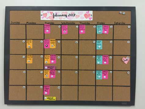 DIY Cork board calendar Diy Bulletin Board Calendar, Calendar Cork Board Ideas, Diy Schedule Board, Cork Board Calendar, Cork Board Home Organization, Cork Board Calendar Diy, Corkboard Calendar, Wine Cork Bulletin Board, Wine Cork Bulletin Board Diy