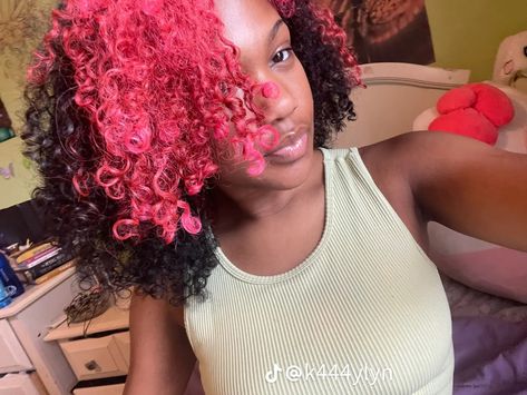 Coily Hair Care, Pink Curly Hair, Wigs Ideas, Curly Color, Dyed Curly Hair, Pink Hair Dye, Cute Hair Colors, Fabulous Hair, Character Makeup