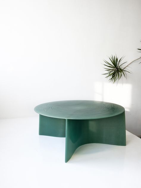 Lukas-Cober-New-Wave-Round-Coffee-Table-in-hand-layered-fibre-glass-and-resin-Volan-green-Kolkhoze-3 Round Coffe Table, Fibre And Fabric, Sculptural Object, Low Table, Paris Design, The New Wave, Seat Design, Low Tables, The Invisible