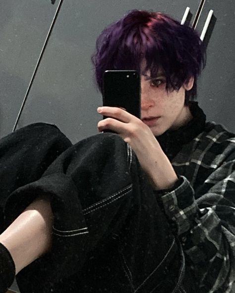 Guys With Purple Hair, Aesthetic Attraction, Dark Purple Hair, Androgynous Hair, Dyed Hair Inspiration, Shot Hair Styles, Fluffy Hair, Back Camera, Hair Dye Colors