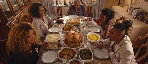 A Definitive List of Perfect Thanksgiving TV Episodes - Elle Friends Thanksgiving Episodes, Basting A Turkey, Master Of None, Classic Turkey, Charlie Brown Thanksgiving, Everybody Love Raymond, Friends Thanksgiving, Thanksgiving Inspiration, Perfect Thanksgiving