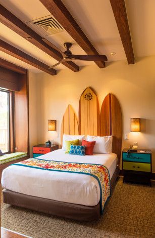 Inside Walt Disney World's Bora Bora Bungalows! Hawaiian Bedroom Ideas, Hawaiian Bedroom, Home Ideas Kitchen, Home Drawing, Surf Room, Drawing Home, Hawaiian Homes, Beachy Room, Tropical Bedrooms