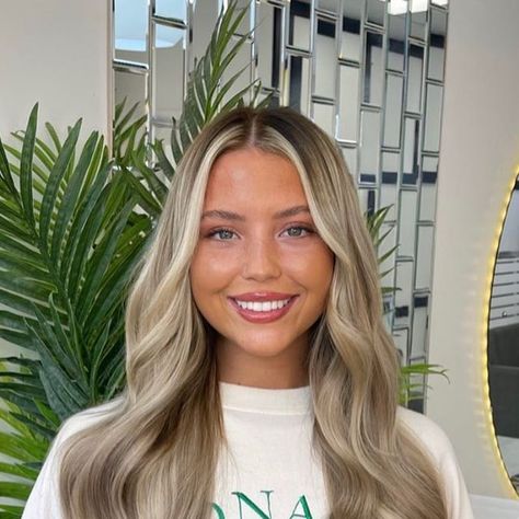 Partial Highlight Shadow Root, Shadow Root Babylights, Brown To Blonde Root Smudge, Root Smudge Money Piece Blonde, Full Head Blonde Highlights With Root Smudge, Smug Root Blonde, Level 6 Root Smudge, Blonde Hair Root Stretch, Blonde W Root Smudge