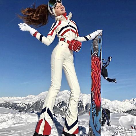 Outfit Neve, Skiing Aesthetic Outfits, Mode Au Ski, Ski Trip Outfit, Ski Style, Trip Outfit, Ski Jumpsuit, Ski Outfit, Winter Coffee