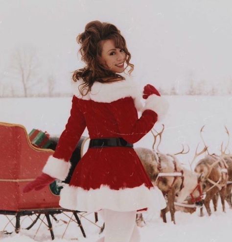 Mariah Christmas, Mariah Carey Outfits, Christmas Costumes Women, Merry Chrysler, Mariah Carey Christmas, Mariah Carey 90s, Wedding Singer, The Most Beautiful Woman, Christmas Fits