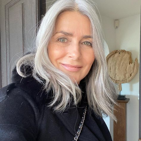 Silver Hairstyles, Grey Hairstyle, Grey Hairstyles, Sarah Harris, Beautiful Gray Hair, Hair Color Burgundy, Gray Hair Cuts, Touch Of Gray, Hair Techniques