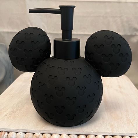 Brand New Item This Item Never Came With A Tag Attached To It Never Used Or Displayed Disney Mickey Mouse Soap Dispenser -Approximate Measurements: -Height: 5 3/4" -Length: 6 1/4" -Color: Black/Silver -Weight: 13.7oz (Before Any Packaging) Please Ask Any Questions. All Sales Are Final. Thank You For Checking Out My Listing! Cozinha Do Mickey Mouse, Mickey Mouse Bathroom, Disney Bathroom, Mickey Mouse Black, Pumpkin Soap, Mickey Mouse Pumpkin, Halloween Bathroom, Pink Soap, Disney Rooms