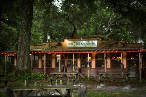 fanning_springs_coutry_store Old Town Florida, Florida Attractions, Colleges In Florida, Southern Travel, Gainesville Florida, Florida City, College Town, Florida Living, Old Florida