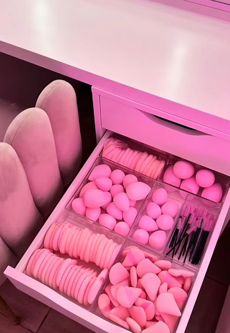 Skincare Organization Drawer, Organised Vanity, Makeup Studios, Bedroom Organisation, Fake Makeup, Makeup Beauty Room, Beauty Room Vanity, Makeup Drawer Organization, Makeup Drawer