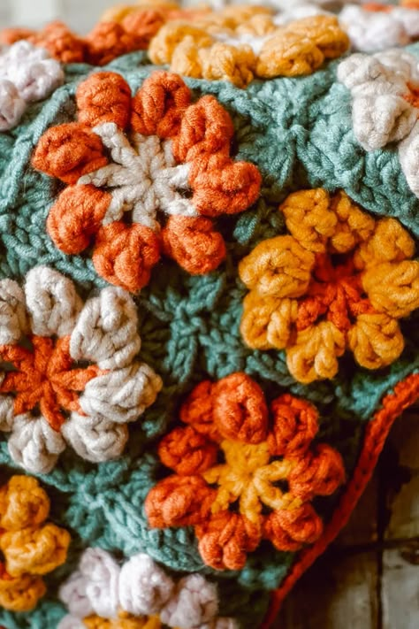 Fall Floral Crochet Granny Square | FREE Pattern & Video Tutorial • Le Petit Saint Crochet Crochet Granny Square Free Pattern, Connecting Granny Squares, Granny Square Free Pattern, Granny Square Pattern Free, Granny Square Tutorial, Granny Square Projects, Flower Granny Square, How To Make Rose, Rose Crochet