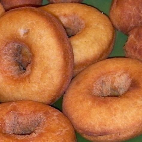 Doughnuts (old recipe) Scones Cinnamon, Donut Ideas, Donuts Chocolate, Cake Doughnuts, Doughnut Recipe Easy, Cake Donuts Recipe, Taste And Tell, Homemade Fried Chicken, Homemade Donuts Recipe