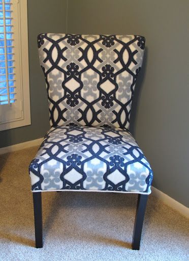 Tutorial for Recovering Parson's Style Chairs {The Creativity Exchange} Reupholster Chair Dining, Diy Furniture Chair, Reupholster Chair, Diy Dining, Reupholster Furniture, Upholstery Diy, Diy Couch, Chair Slipcovers, Dining Chair Slipcovers