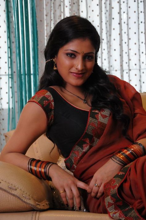 Mass Movie, Bed Romance, Hari Priya, Spicy Photo, New Movie Posters, Hot Blouse, Hot Romance, Beautiful Dresses Short, Actress Photos