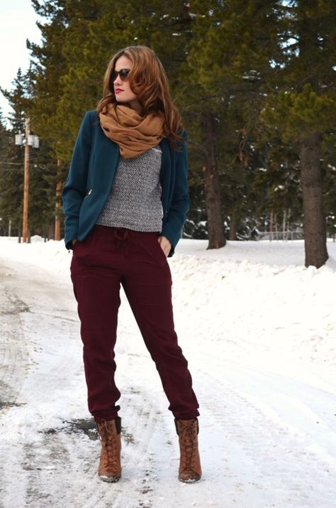 Hot Winter Outfits, Cozy Winter Fashion, Teal Blazer, Jogger Pants Outfit, Mantel Beige, Stylish Winter Outfits, Joggers Outfit, Cute Winter Outfits, Winter Outfits For Work