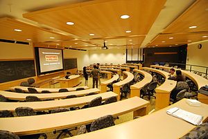 Harvard Library, Classroom Images, Auditorium Seating, Ivy League Schools, Ideas For Classroom, Us School, Harvard Law, Online Mba, Harvard Law School