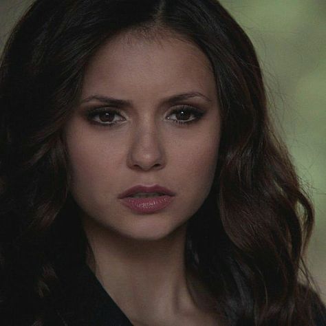 Nina Dobrev Makeup, Nina Dobrev As Katherine, The Vampire Diaries Katherine, Vampire Diaries Katherine, Vampire Diaries Makeup, Nina Dobrev Vampire Diaries, Katherine Pierce Outfits, Sun Night, Vintage Makeup Looks