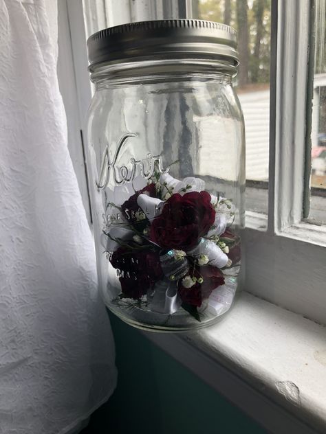 To preserve a corsage: freeze overnight, spray hair spray on it, then dry it with a blow dryer on room temperature and put in mason jar. How To Preserve A Corsage, Prom Keepsake Ideas, Diy Keepsakes, Prom 2k24, Preserve Flowers, Prom 2022, Spray Hair, Drying Roses, Flowers In Jars