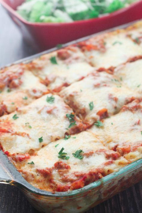 Simple Turkey Lasagna Recipe | I Heart Recipes Turkey Lasagna Recipe, Ground Turkey Lasagna, Recipes Using Ground Turkey, Lasagna With Cottage Cheese, Lasagna Recipe With Ricotta, Classic Lasagna Recipe, Turkey Lasagna, Easy Turkey Recipes, Homemade Meat Sauce