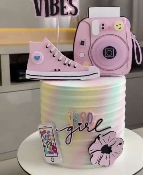 Art Birthday Cake, Sweet Birthday Cake, Barbie Birthday Cake, Teen Cakes, 10 Birthday Cake, 13 Birthday Cake, Family Cake, Beautiful Cake Designs, Unicorn Birthday Cake