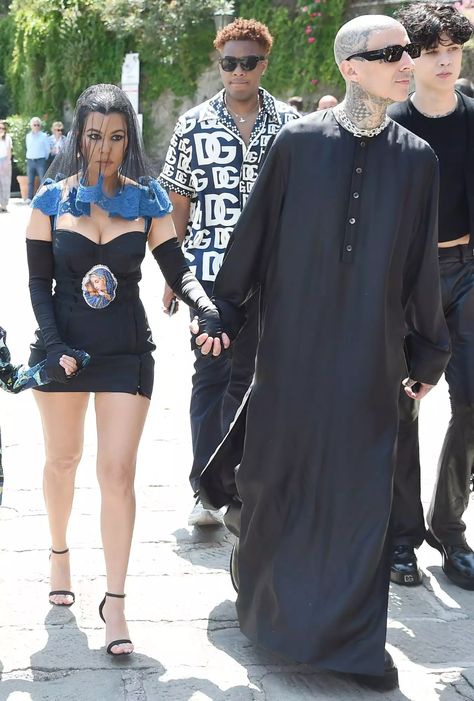 Travis Barker Wedding, Boat Attire, Kourtney Kardashian And Travis, Kim Kardashian And North, Kardashian Wedding, Goth Bride, Black Bustier Top, Long Black Gloves, Wedding Lunch