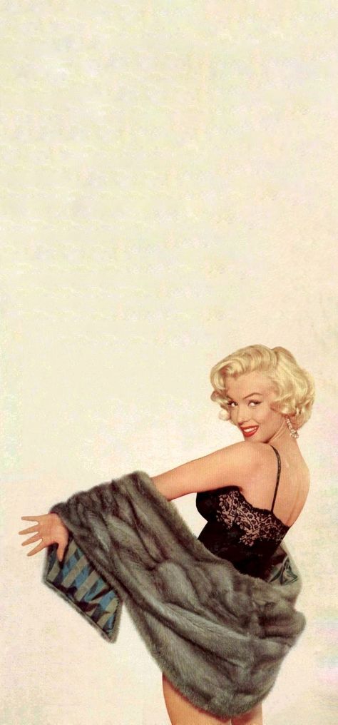 Marilyn Monroe Computer Wallpaper, Old Hollywood Wallpaper Aesthetic, Old Hollywood Glam Wallpaper, Merlyn Monroe Wallpaper Iphone, Merlyn Monroe Pfp, Marilyn Monroe Collage Wallpaper, Marylin Monroe Lockscreen, Marilyn Monroe Background, Marilyn Monroe Wallpaper Iphone