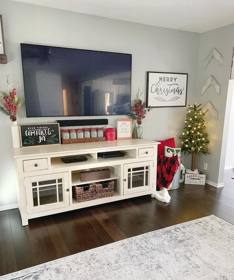 Robin Norton on Instagram: “Happy Sunday! Fingers are crossed 🤞🏼 that the tree gets put up today. We planned on this weekend but life gets in the way and doing it with…” Cottage Interior Design, New Home Wishes, Simple Living Room Decor, Drawing Room Decor, Tv Stand Decor, Cute Furniture, Christmas Living Rooms, Indoor Christmas Decorations, Home Additions