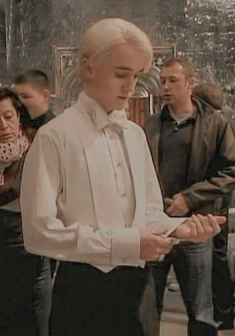 Draco Lucius Malfoy, Malfoy Aesthetic, Harry Potter Draco, Draco Malfoy Aesthetic, Tom Felton Draco Malfoy, Slytherin Boys, Lucius Malfoy, Harry Potter Draco Malfoy, No One Is Perfect