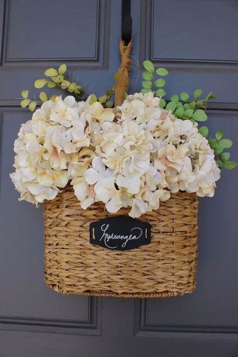 Creative Crafts Made With Baskets - DIY Floral Hanging Basket - DIY Storage and Organizing Ideas, Gift Basket Ideas, Best DIY Christmas Presents and Holiday Gifts, Room and Home Decor with Step by Step Tutorials - Easy DIY Ideas and Dollar Store Crafts #crafts #diy Baskets Ideas Decorative, Hanging Baskets Diy, Dollar Store Gifts, Front Door Baskets, Hanging Fruit Baskets, Painted Baskets, Diy Christmas Presents, Diy Pom Pom, Pottery Barn Inspired