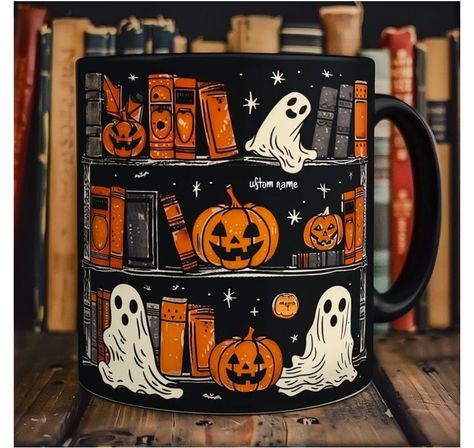 Popular Mug Designs, Cute Fall Mugs, Pumpkin Mugs, Cute Ghost Pumpkin, Creative Mug, Halloween Tumblers, Halloween Themed Gifts, Holding Coffee, Halloween Puns