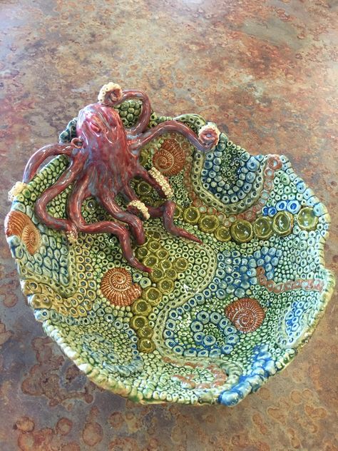 Octopus Garden Nautical Clay Projects, Handmade Pottery Bowls Design, Octopus Bowl Ceramics, Octopus Pottery Ideas, Aquatic Ceramics, Big Pottery Ideas, Ceramic Surface Design, Animal Clay Sculpture, Octopus Bowl