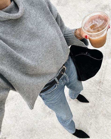 Jeans And Sweater Outfit, Black Booties Outfit, Fall Outfit For Women, Booties Outfit Fall, Turtleneck Sweater Outfit, Jeans And Sweater, Sweater And Jeans Outfit, Jackson Instagram, Grey Sweater Outfit