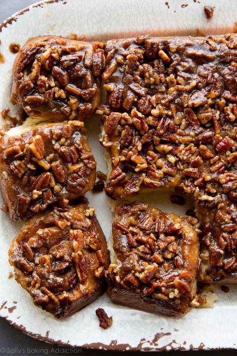 Breakfast and brunch have never been more indulgent and delicious than with these make-ahead maple pecan sticky buns! Recipe on sallysbakingaddiction.com Maple Sticky Buns, Sticky Buns Recipe, Sticky Buns Recipes, Pecan Sticky Buns, Pecan Rolls, Sally's Baking, Buns Recipe, Maple Pecan, Breakfast Pastries