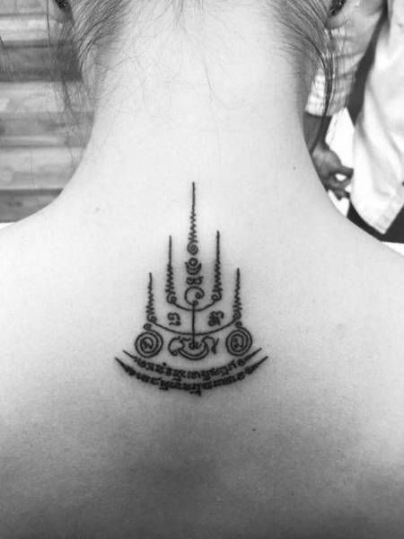 Traditional Thai Tattoo, Khmer Tattoo, Tattoo Son, Sacred Tattoo, Upper Back Tattoos, Thailand Tattoo, Buddha Tattoos, Sak Yant Tattoo, Cross Tattoos