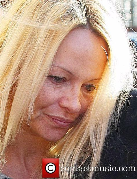 pamela anderson | Pamela Anderson Pam Anderson Now, Pamela Andersen, Pam Anderson, New York Marathon, Aging Beauty, Bare Face, Jennifer Winget, White Short Dress, No Makeup