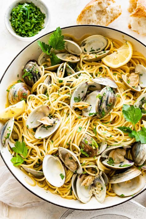 Spaghetti alle Vongole Recipe (Pasta with Clams) - CucinaByElena Spaghetti Alla Vongole, Vongole Pasta Recipe, Clams Pasta, Clam Spaghetti Recipe, Pasta With Clams, Homemade Ciabatta Bread, Vongole Pasta, Spaghetti Vongole, Clam Pasta