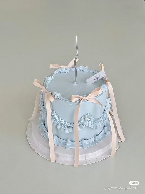 Vintage Cake With Bows, Blue Vintage Cake, Barbie Themed Cake, Stylish Cake, Glow Cake, Desert Cups, Cottage Bakery, Bolo Vintage, Blue Birthday Cakes