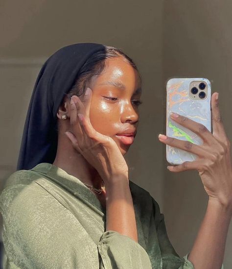 Glowing Black Skin, Innisfree Green Tea, Black Skin Care, Clear Glowing Skin, Skin Therapy, Pretty Skin, Glowy Skin, Glass Skin, Vitamin C Serum