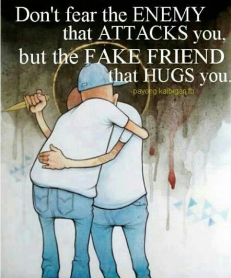 Don't fear the enemy that attacks you, but the fake friend that hugs you. People Change Quotes, Bad Friendship, Fake Friend, Deep Meaningful Quotes, Servant Leadership, Gratitude Challenge, Leader In Me, Bad Friends, Today Quotes