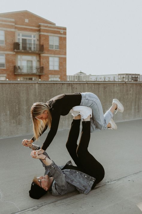 Taller Girlfriend, Rooftop Photoshoot, Pre Wedding Photoshoot Props, Industrial Wedding Venues, Wedding Photoshoot Props, Bf Picture, Anniversary Photoshoot, Vintage Lovers, Couple Picture Poses