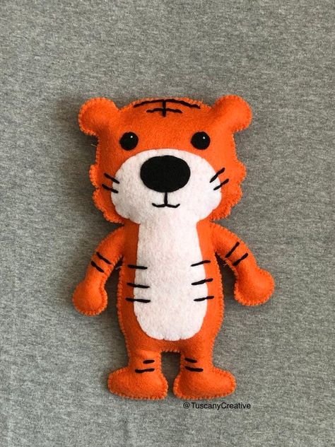 Felt Tiger, Plush Ideas, Tiger Stuffed Animal, Sewing Soft Toys, Felt Crafts Christmas, Animal Sewing Patterns, Dog Crafts, Camping Crafts, Bowl Fillers