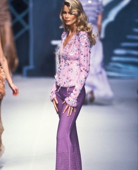 Runway 90s Runway Fashion, Runway Fashion Couture, Vintage Runway, Runway Outfits, Claudia Schiffer, Runway Models, 2000s Fashion, Looks Vintage, Fashion Killa