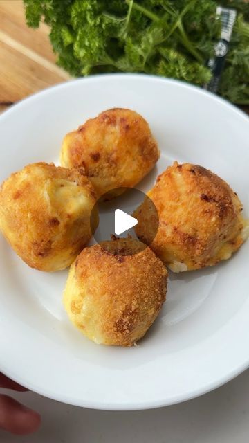 iRick Wiggins on Instagram: "Say “YUM” if you would eat these Pepperoni Pizza Balls 🍕😋🙌  How to make them:  Chop up 1/4 cup pepperoni, mix with 1/4 cup cream cheese & 1/4 cup mozzarella. Mix well, roll into balls. Coat with egg wash and Parmesan. Then air fry @ 400F for 6-7 mins. Take them out, dip in marinara and enjoy!" Ww Pizza, Irick Wiggins, Pizza Balls, Cheese Ideas, Parmesan Pizza, Pizza Ball, Cream Cheese Ball, Pepperoni Rolls, Mozzarella Pizza