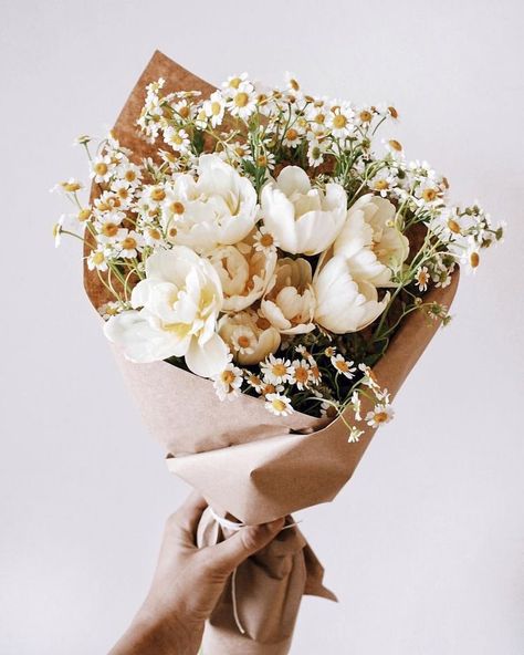 A Bunch Of Flowers, Have Inspiration, Chamomile Flowers, Deco Floral, Bouquet Of Flowers, Bunch Of Flowers, Brown Paper, Flower Child, Ikebana