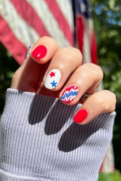 Patriotic Nails Easy, Patriotic Toe Nails, Nails With Fireworks, Diy Fourth Of July Nails, Classy Nail Polish, Fourth Of July Nails Easy, Firework Nail Art, Firework Nails, Nail Polish Colors Summer